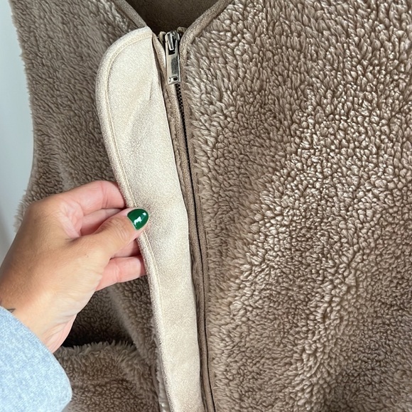 Easel Mauve Faux Fur Front Pockets Front Pockets Oversized Loose Fit Teddy Vest - Picture 8 of 9